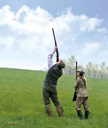 Shooting clay pigeon with Splendid Game